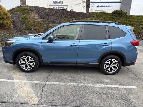 Used 2020 Subaru Forester Premium image 2