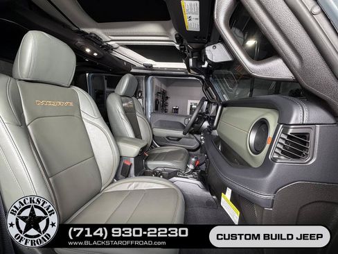 Used 2025 Jeep Gladiator Mojave AWD/4WD image 18