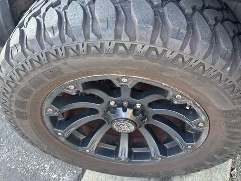 Used 2017 Toyota Tundra SR5 image 4