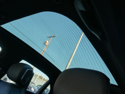 Certified 2023 BMW 740i image 15