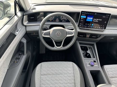 Certified 2025 Volkswagen Tiguan S w/ 18" Wheel Package image 8