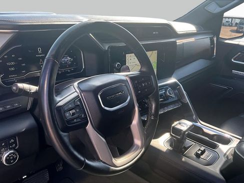 Used 2025 GMC Sierra 1500 Denali w/ Technology Package AWD/4WD image 18