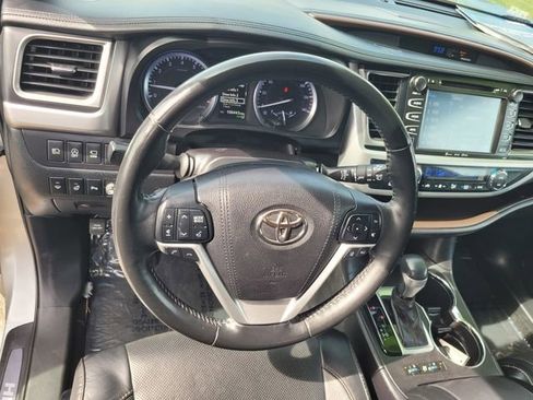 Used 2018 Toyota Highlander Limited Platinum AWD/4WD image 30