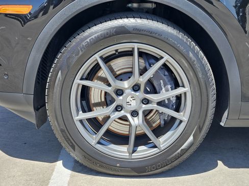 Certified 2026 Porsche Cayenne Coupe AWD/4WD image 14