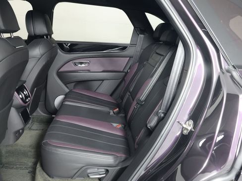 Used 2022 Bentley Bentayga AWD/4WD image 26
