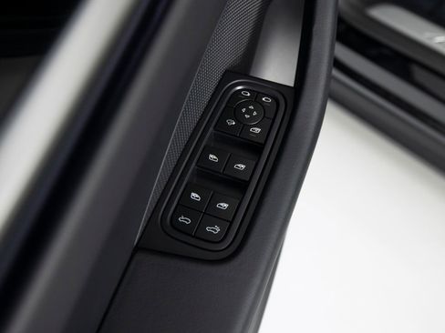 Certified 2025 Porsche Macan 4 Electric image 20