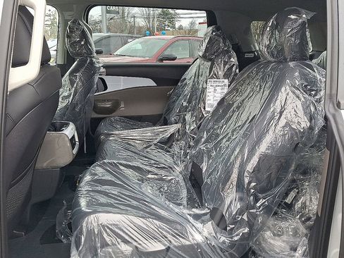 New 2026 Kia Carnival image 6