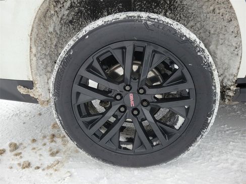 Used 2022 GMC Yukon Denali w/ Denali Premium Package image 5