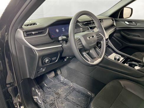Used 2023 Jeep Grand Cherokee L Laredo AWD/4WD image 9