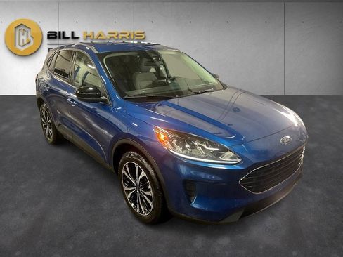 Used 2022 Ford Escape SE w/ SE Sport Appearance Package image 9
