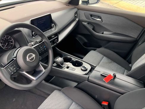 Used 2023 Nissan Rogue SV AWD/4WD image 15