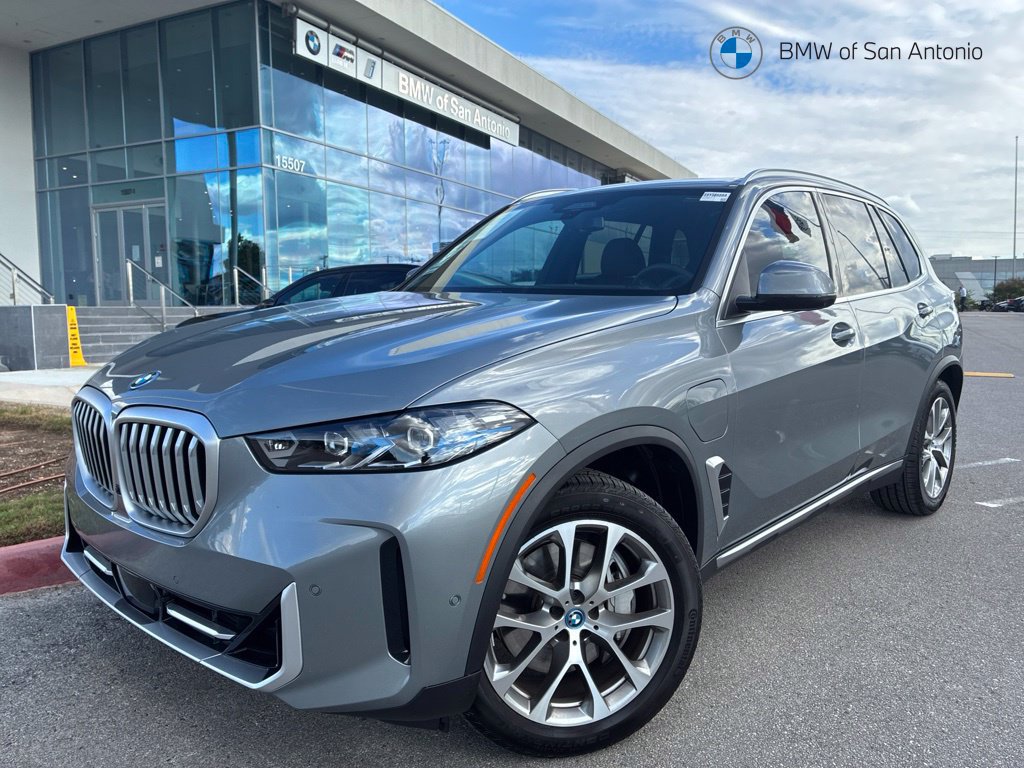 Certified 2025 BMW X5 xDrive50e AWD/4WD image 1