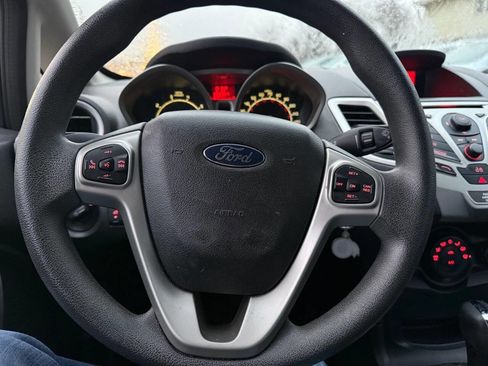Used 2013 Ford Fiesta SE image 10