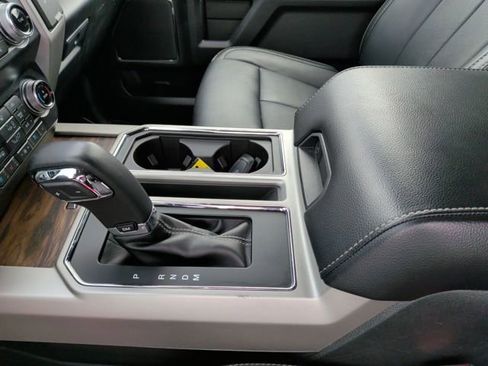 Certified 2019 Ford F150 Lariat w/ Equipment Group 502A Luxury AWD/4WD image 20