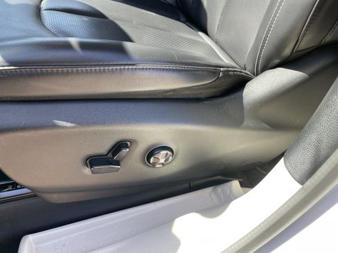 Certified 2023 Chrysler Pacifica Touring-L FWD image 12