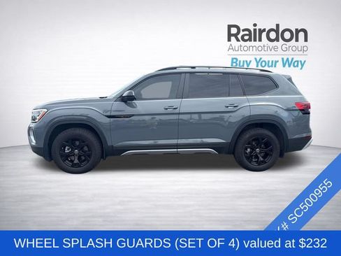 Used 2025 Volkswagen Atlas Peak Edition SE AWD/4WD image 4