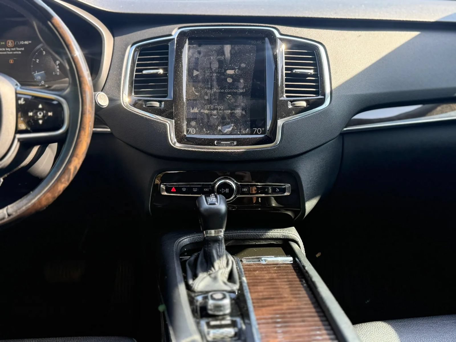 Used 2018 Volvo XC90 T6 Momentum w/ Momentum Plus Package AWD/4WD image 17