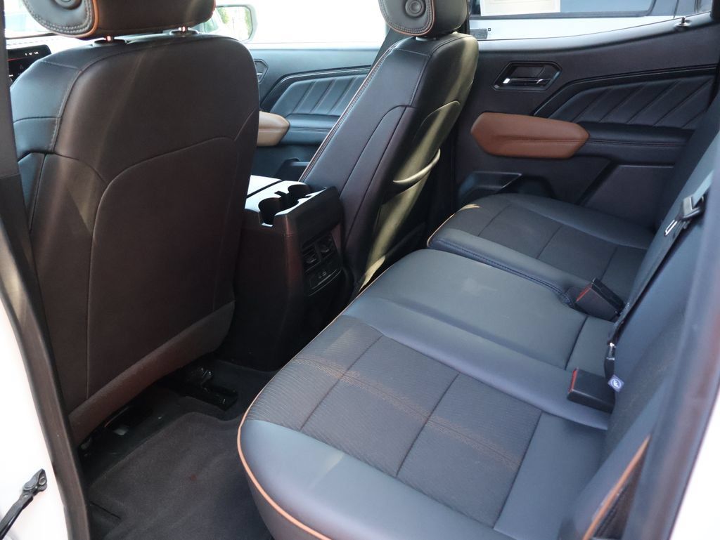 Certified 2024 GMC Canyon AT4 AWD/4WD image 9