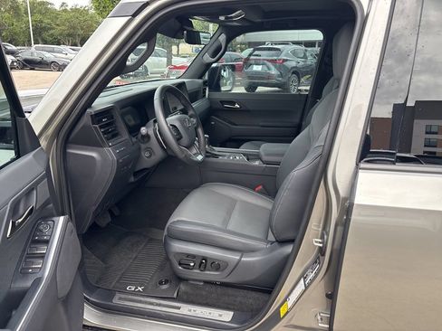 Used 2024 Lexus GX 550 w/ Accessory Package (Z1) AWD/4WD image 18