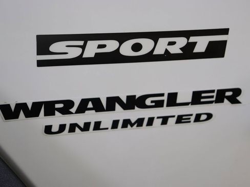 Used 2017 Jeep Wrangler Unlimited Sport w/ Quick Order Package 24S AWD/4WD image 18