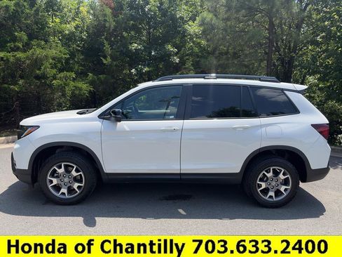 Used 2023 Honda Passport TrailSport image 4