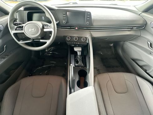 Used 2025 Hyundai Elantra SE FWD image 24