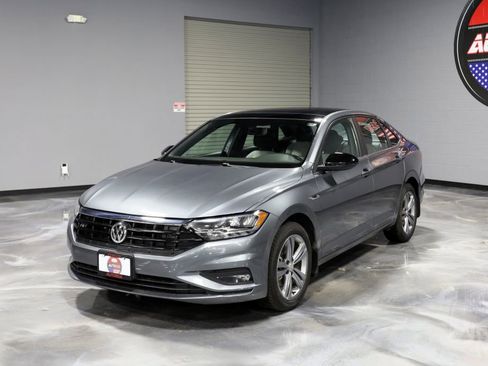 Used 2019 Volkswagen Jetta R-Line image 3