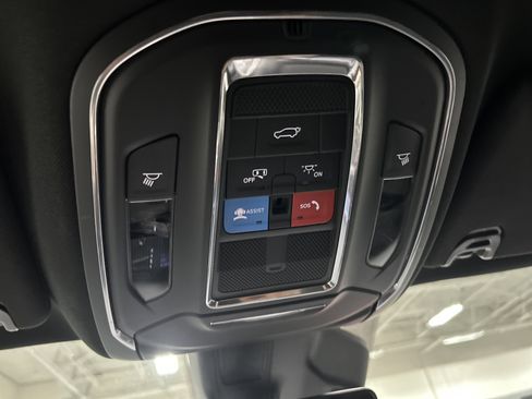 Used 2023 Jeep Wagoneer L Series II image 23