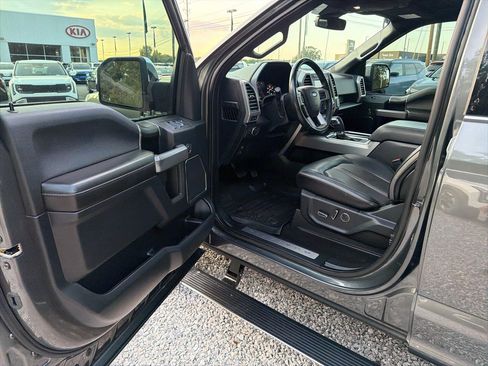 Used 2019 Ford F150 Platinum w/ Equipment Group 701A Luxury AWD/4WD image 15