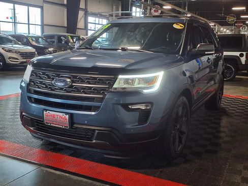 Used 2018 Ford Explorer XLT w/ Equipment Group 202A AWD/4WD image 4