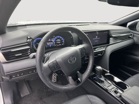 Used 2025 Toyota Camry XSE FWD image 10