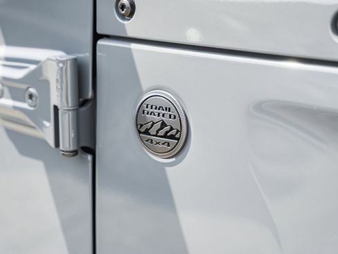 New 2025 Jeep Gladiator Sport image 16