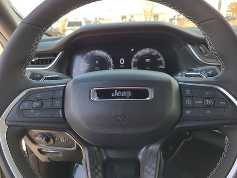 New 2025 Jeep Grand Cherokee L Altitude image 23