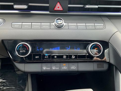 Used 2024 Hyundai Elantra SEL image 31
