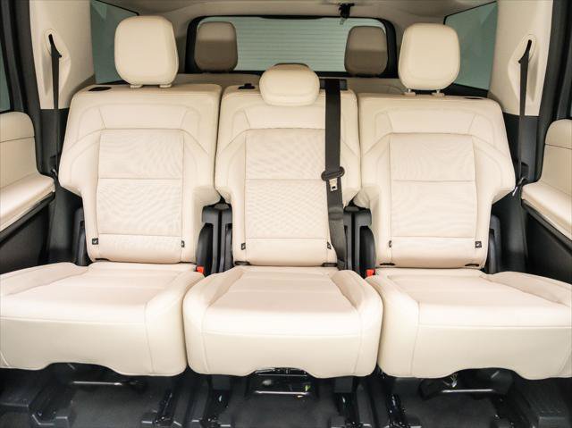 New 2027 Lincoln Navigator Reserve w/ Jet Appearance Package AWD/4WD image 17