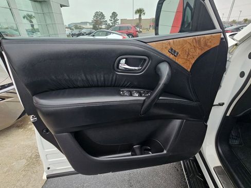 Used 2022 Nissan Armada SL w/ Captain's Chairs Package image 16