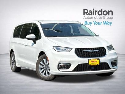 Used 2023 Chrysler Pacifica Touring-L