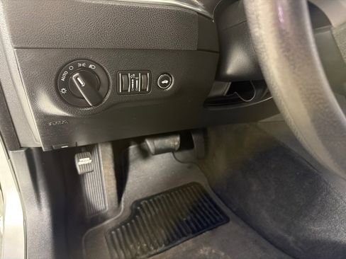 Used 2012 Dodge Charger SE RWD image 12