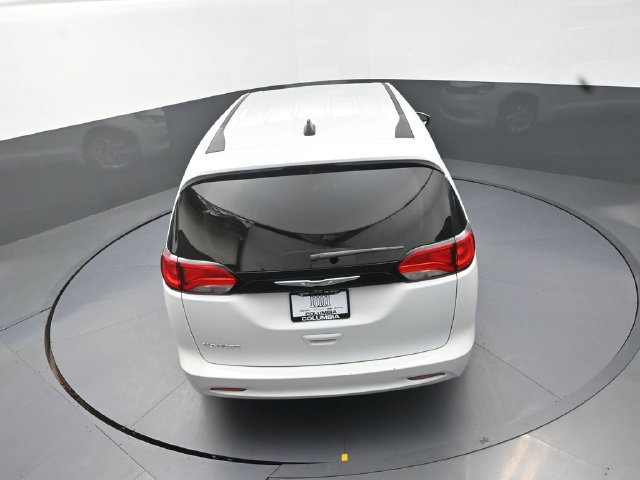 Used 2023 Chrysler Voyager LX FWD image 16