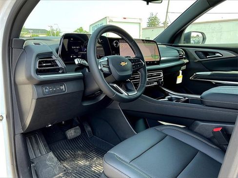 New 2025 Chevrolet Traverse LT w/ Driver Confidence Package image 8