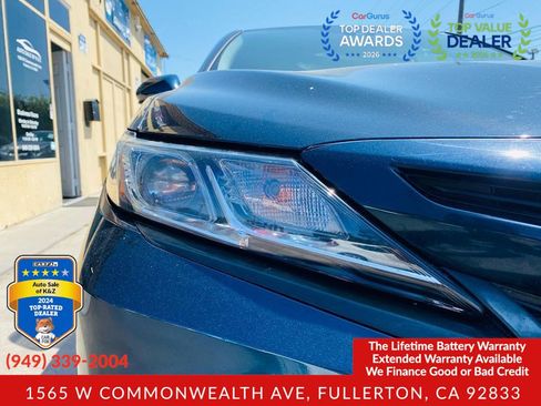 Used 2019 Toyota Camry SE w/ Carpet Mat Package FWD image 17