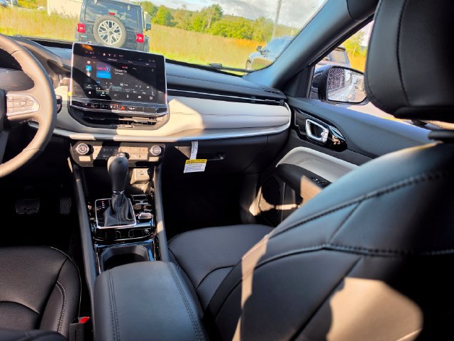 New 2026 Jeep Compass Limited AWD/4WD image 13