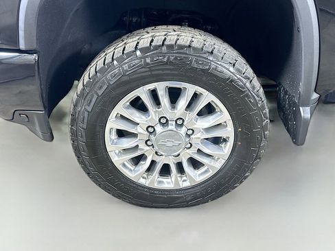 Used 2020 Chevrolet Silverado 3500 High Country w/ Technology Package image 8