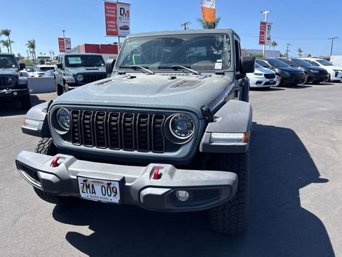 Used 2024 Jeep Wrangler Unlimited Rubicon AWD/4WD image 3