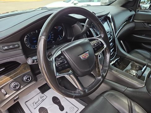Used 2017 Cadillac Escalade Platinum AWD/4WD image 24