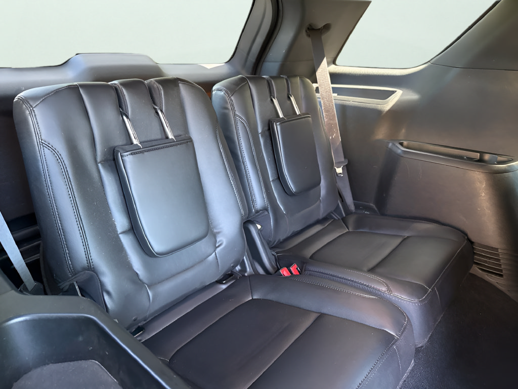 Used 2019 Ford Explorer XLT w/ Equipment Group 202A AWD/4WD image 35