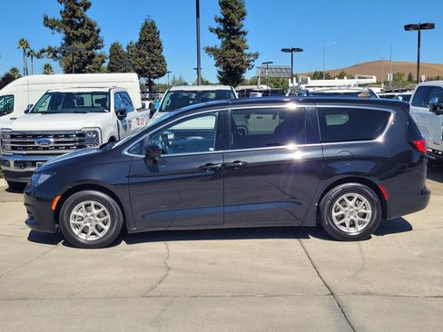 Used 2024 Chrysler Voyager LX FWD image 7