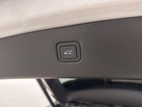 Used 2024 Chevrolet Blazer LT w/ Sound & Technology Package AWD/4WD image 8