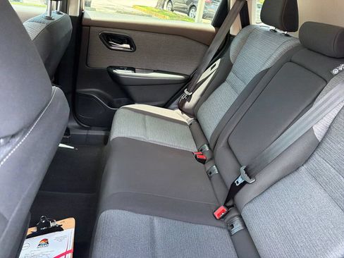 Certified 2023 Nissan Rogue SV FWD image 32