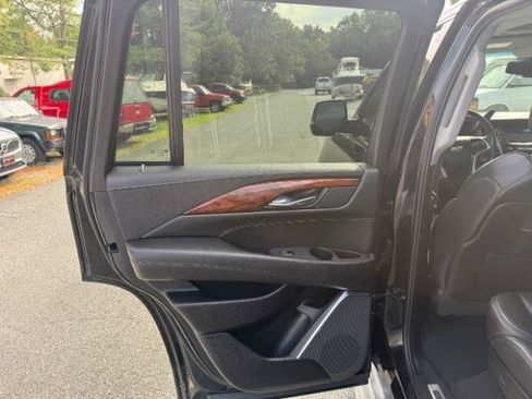 Used 2015 Cadillac Escalade Luxury AWD/4WD image 18